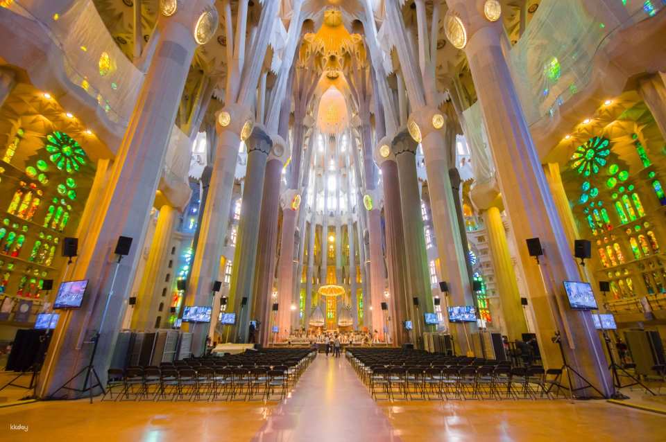 Go City | Barcelona Essentials Pass: Visit 3 Top Attractions
