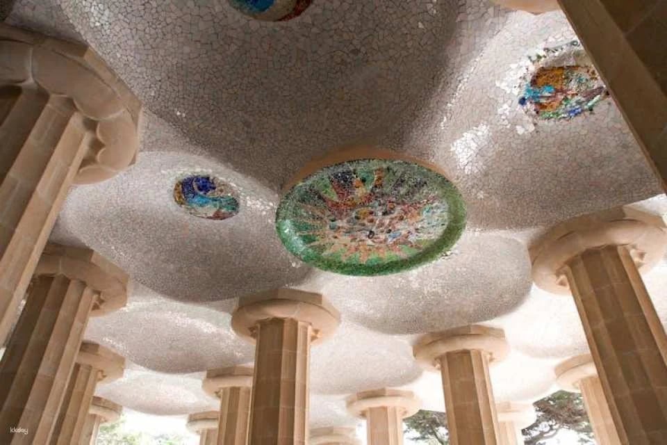 Barcelona guided tour with Sagrada Familia and Park Güell entry