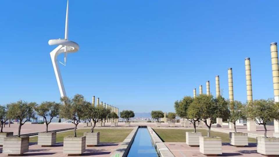 Barcelona guided tour with Sagrada Familia and Park Güell entry