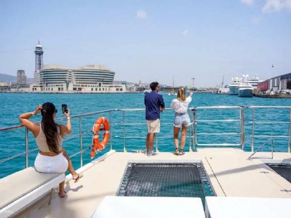 Barcelona hop-on hop-off bus tour with catamaran cruise