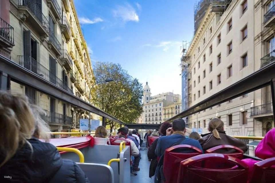 Barcelona hop-on hop-off bus tour with catamaran cruise