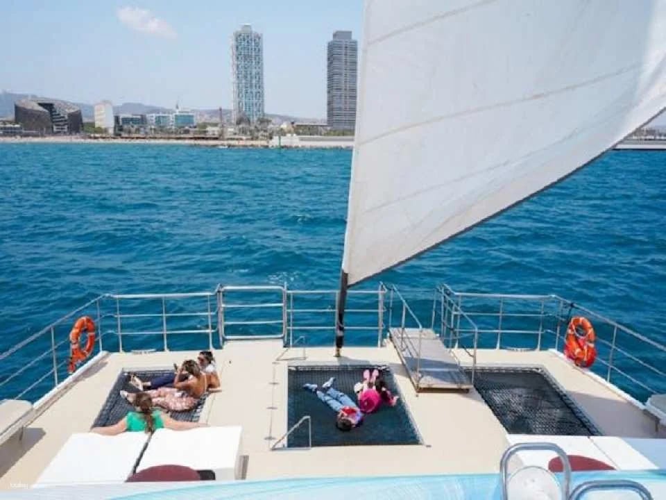 Barcelona hop-on hop-off bus tour with catamaran cruise