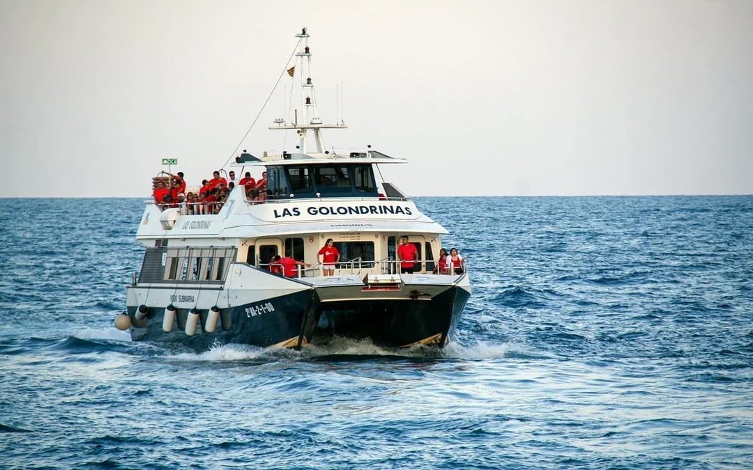 Barcelona Las Golondrinas Sightseeing Cruise Image 11