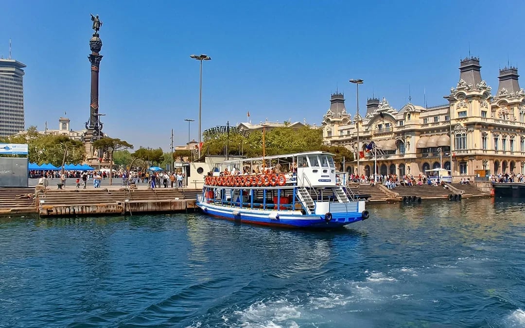 Barcelona Las Golondrinas Sightseeing Cruise Image 3