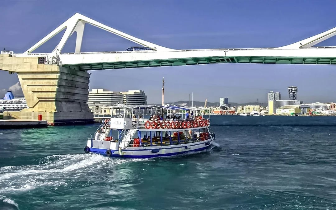 Barcelona Las Golondrinas Sightseeing Cruise Image 9