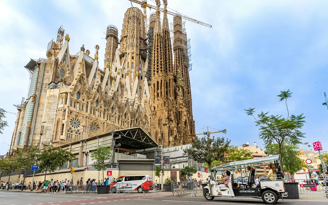 Barcelona Tuk-Tuk City Tour Image 3