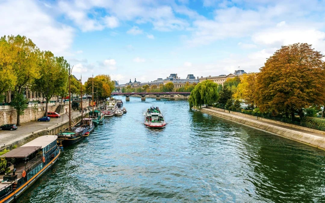 Bateaux Mouches® Seine River 1-Hour Sightseeing Cruise with Live Commentary Image 1