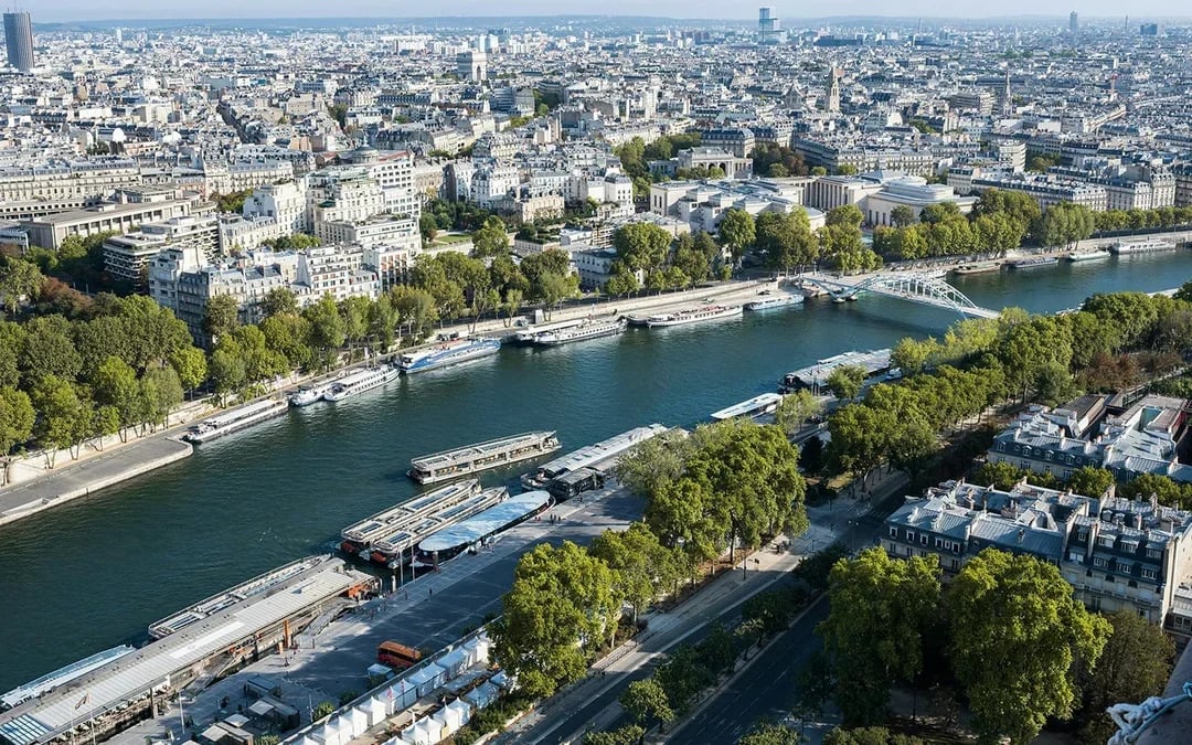 Bateaux Mouches® Seine River 1-Hour Sightseeing Cruise with Live Commentary Image 7
