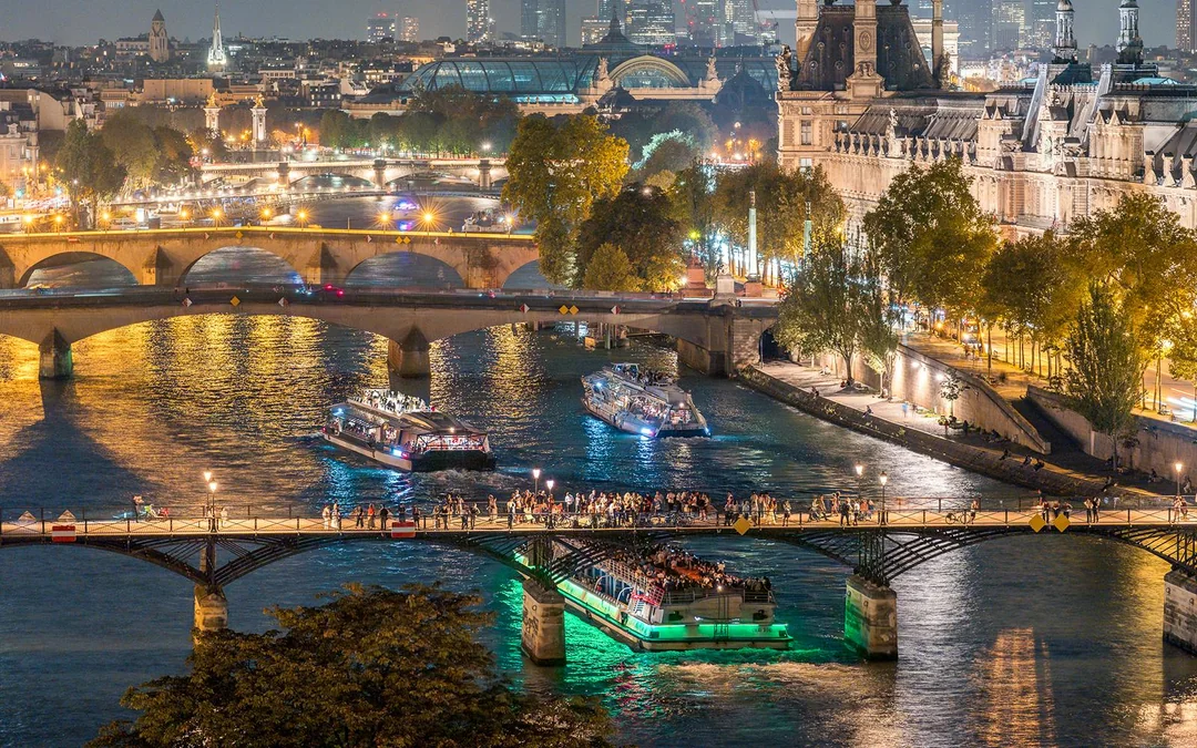 Bateaux Mouches® Seine River Dinner Cruise with Live Music & French Menu Image 4