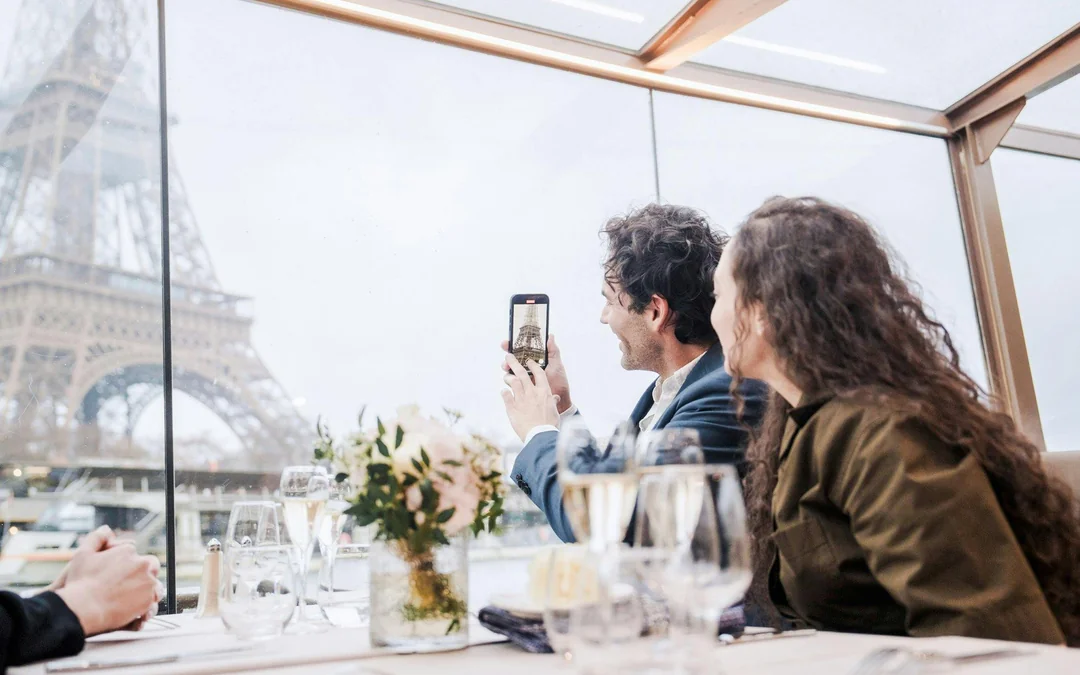 Bateaux Mouches® Seine River Lunch Cruise with Live Music Image 3