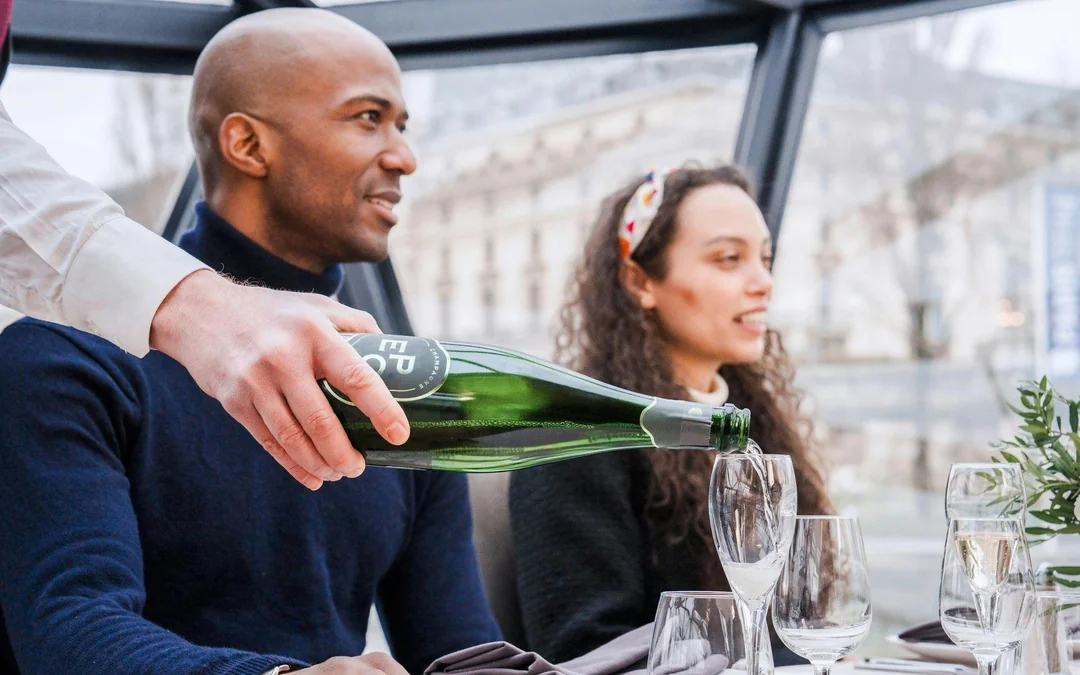 Bateaux Mouches® Seine River Lunch Cruise with Live Music Image 4