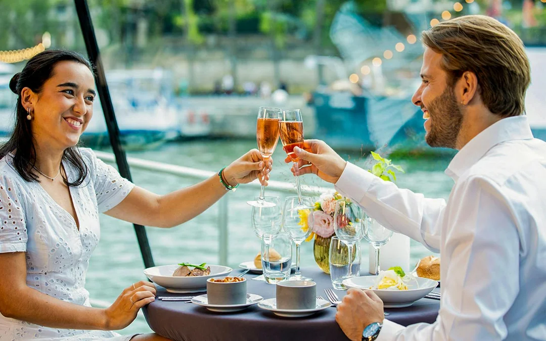 Bateaux Parisiens Seine River Early Evening Dinner Cruise with Gourmet Menu Image 4