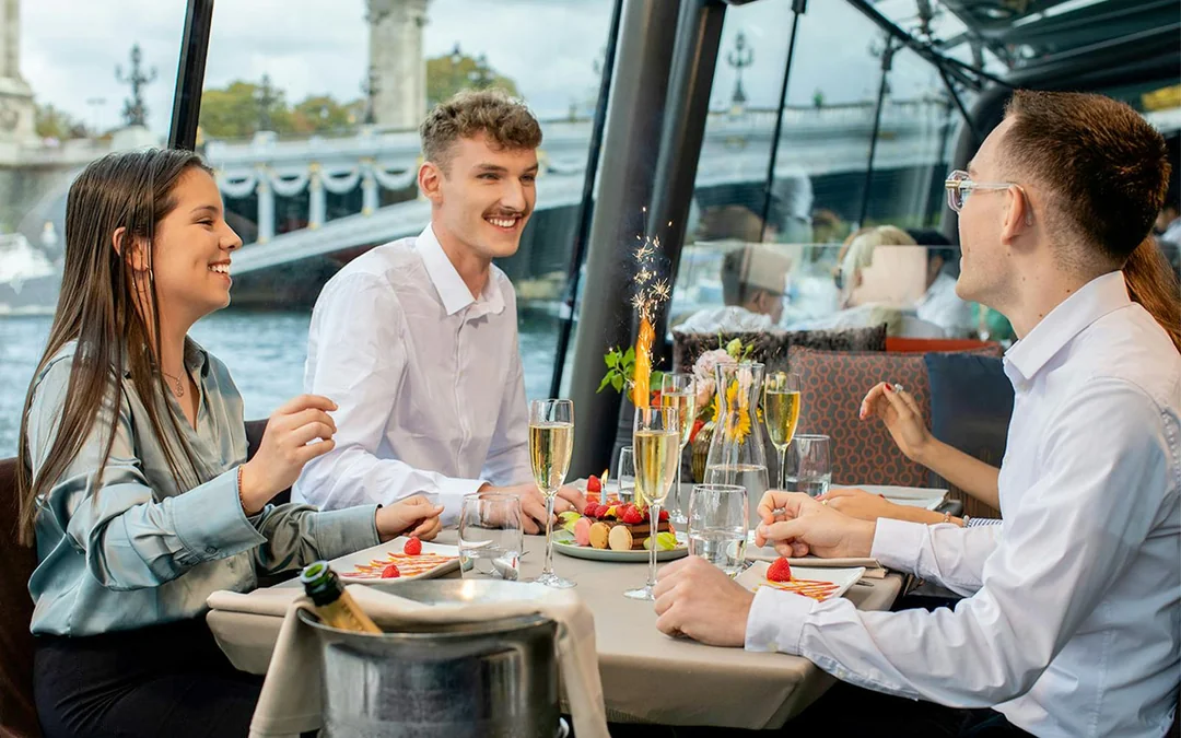 Bateaux Parisiens Seine River Lunch Cruise with French Menu Image 1