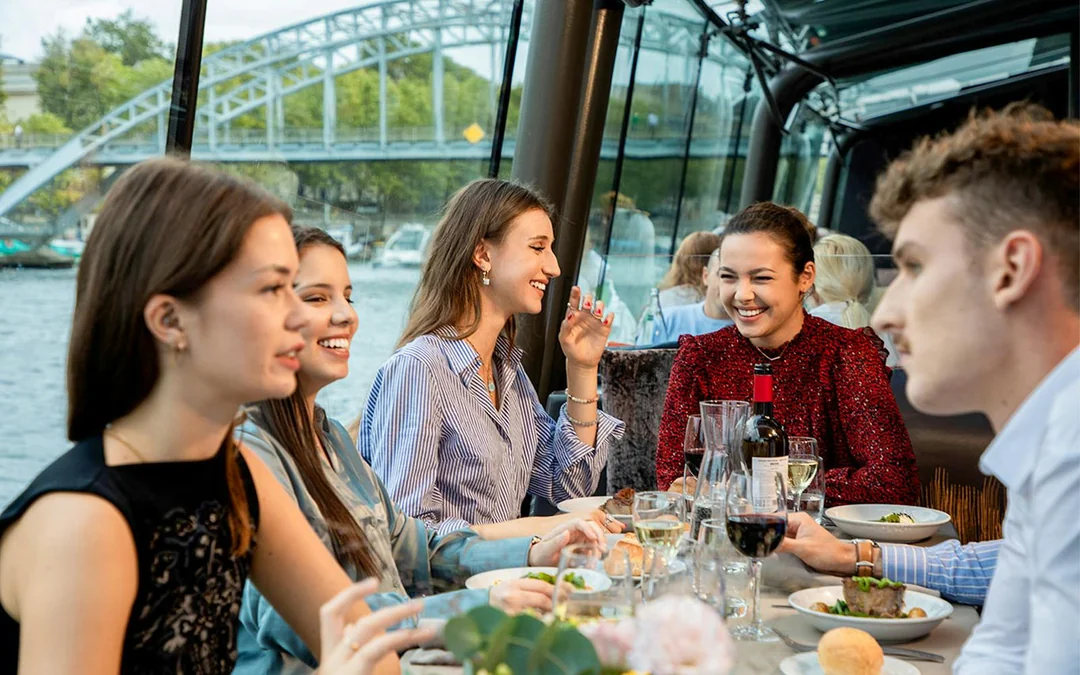 Bateaux Parisiens Seine River Lunch Cruise with French Menu Image 2