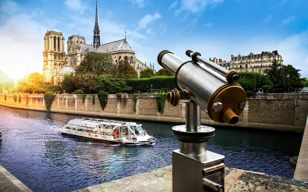 Batobus: Seine River Hop-on Hop-off Boat Tour Image 6