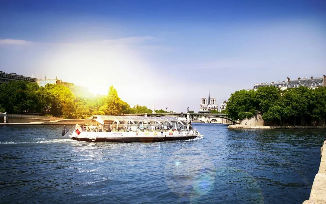 Batobus: Seine River Hop-on Hop-off Boat Tour Image 9