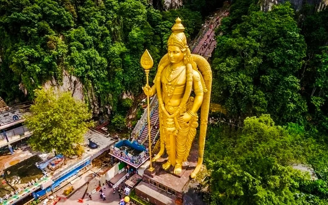 Batu Caves & Kuala Lumpur Private City Tour by Car with Hotel Transfers Image 1