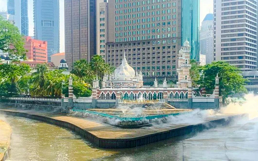 Batu Caves & Kuala Lumpur Private City Tour by Car with Hotel Transfers Image 8