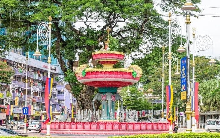 Batu Caves and Kuala Lumpur Religious Landmarks Private Tour with Transfers Image 4