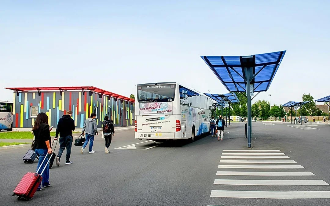 Beauvais Airport to/from Paris Bus Transfer (Porte Maillot & La Villette) Image 6