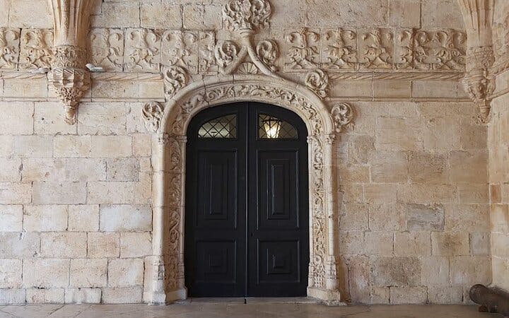 Belém: Jeronimos Monastery, Tickets and Guided tour Image 2