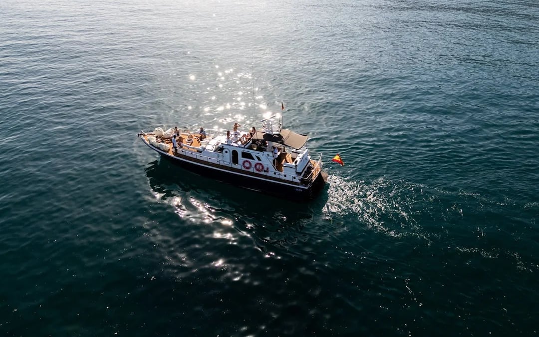 Benalmádena Sunset Cruise with 8-Course Mediterranean Tasting Menu and Selected Wines on Salacia Image 7