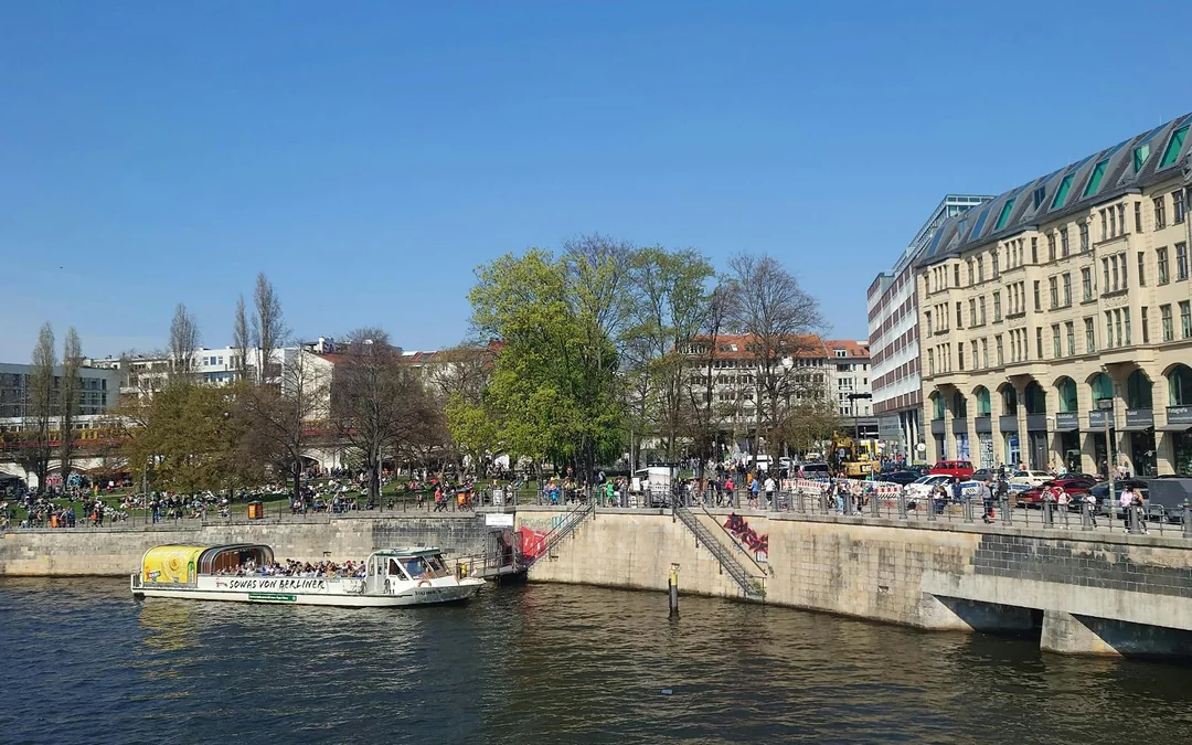 Berlin: 1 Hour Sightseeing Cruise on the River Spree Image 2