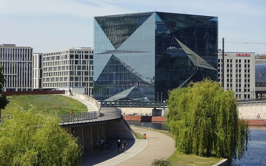 Berlin: 1 Hour Sightseeing Cruise on the River Spree Image 5