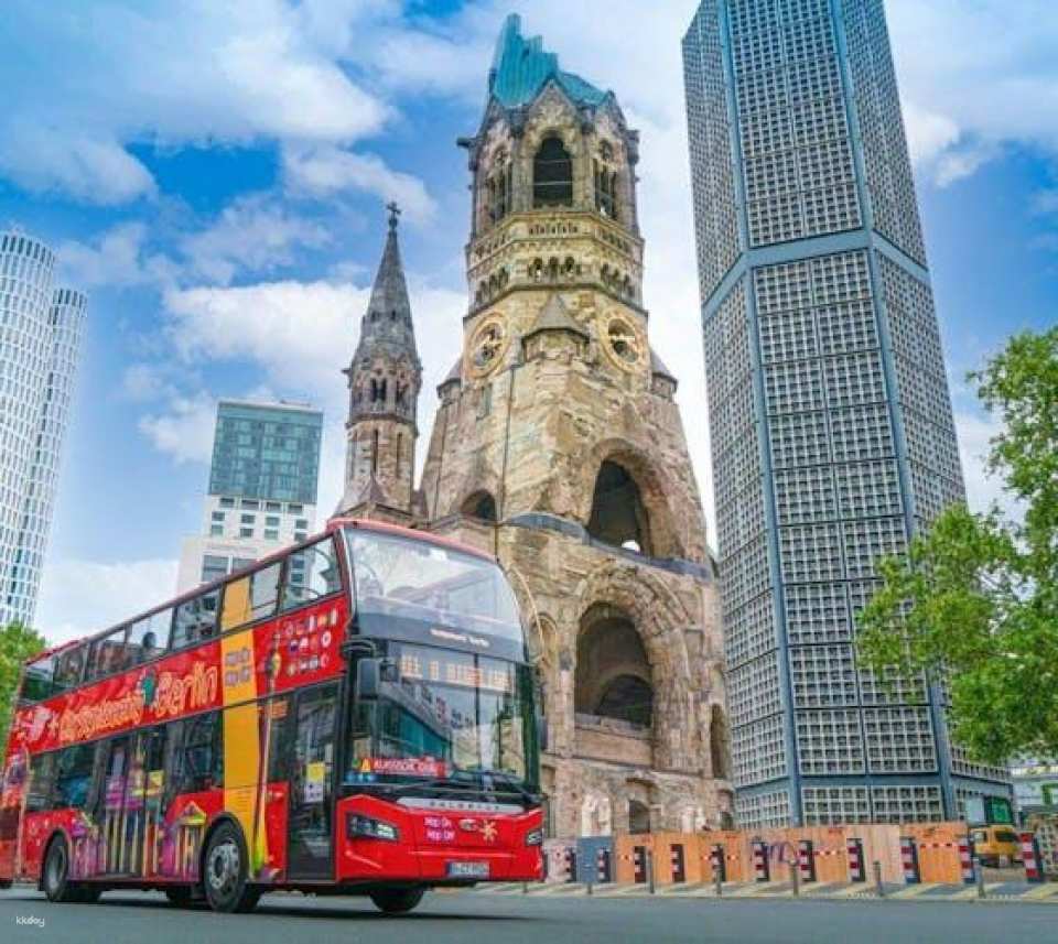 Berlin hop-on hop-off sightseeing pass with Icebar entry