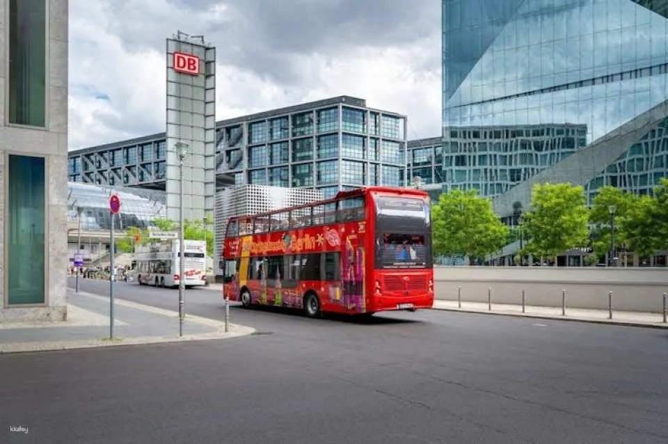 Berlin hop-on hop-off sightseeing pass with Icebar entry