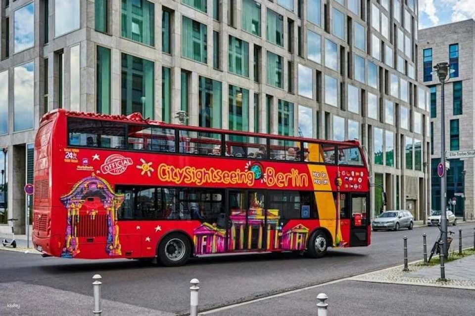 Berlin hop-on hop-off sightseeing pass with Icebar entry