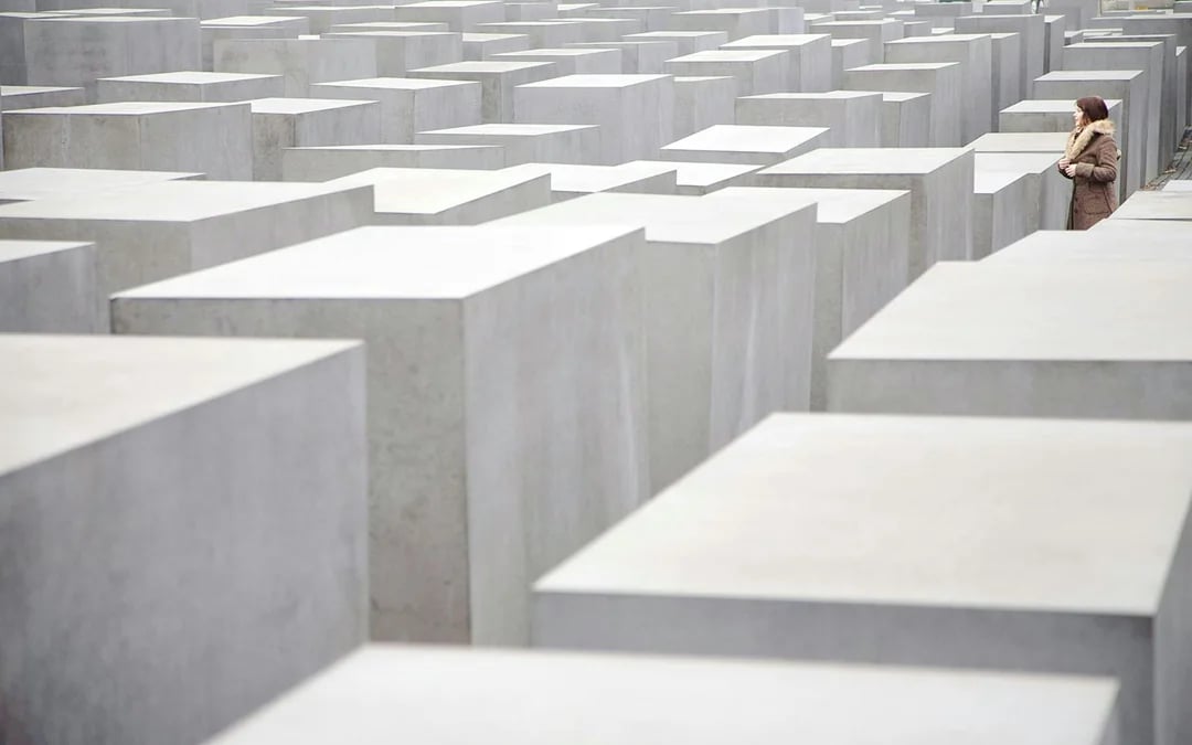 Berlin Reichstag & Holocaust Memorial Guided Walking Tour Image 2