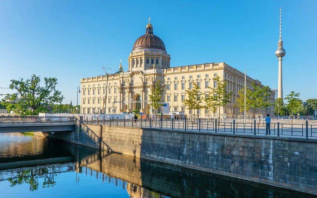 Berlin: Reichstag, Dome & Government District Tour Image 7