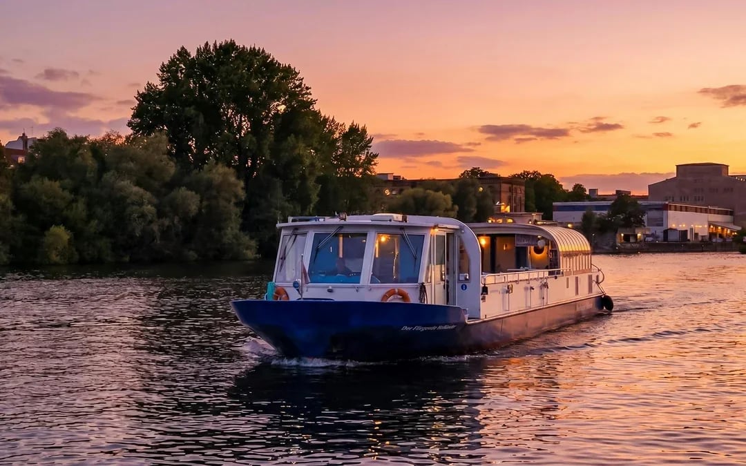 Berlin Spree River Dinner Cruise with Drinks Image 2