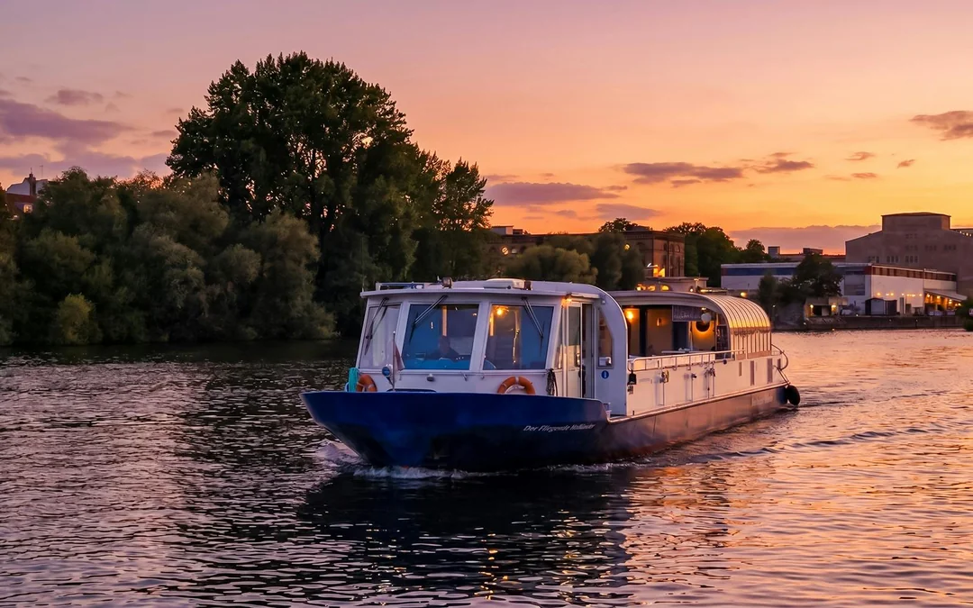Berlin Spree River Dinner Cruise with Drinks Image 2