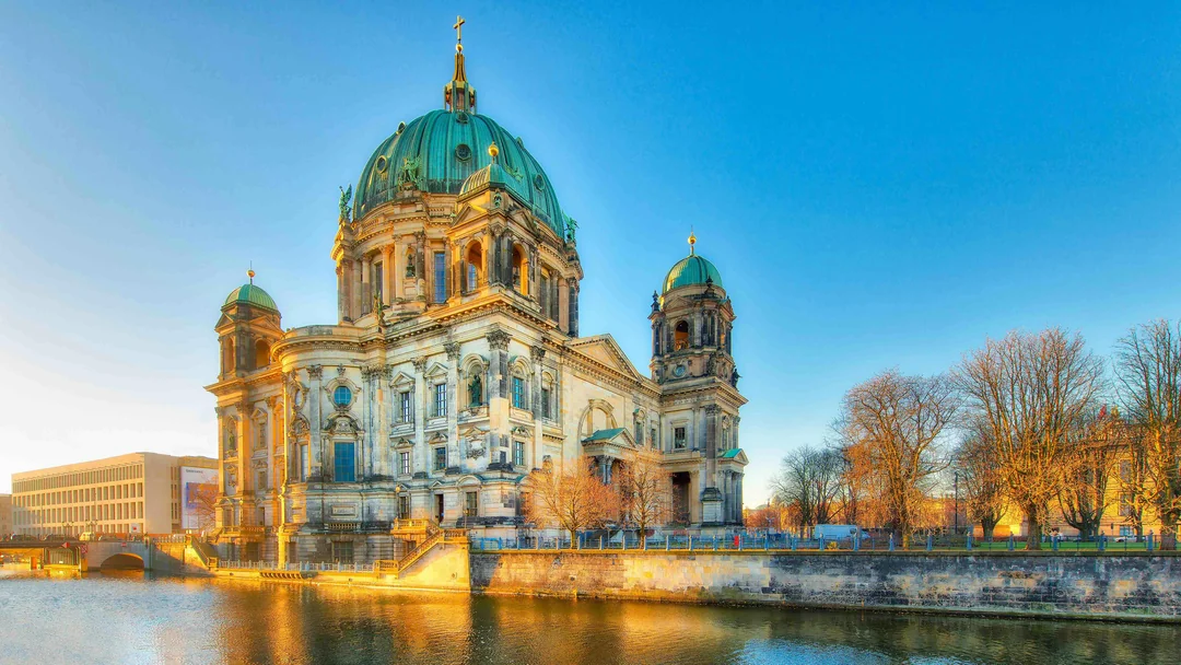 Berlin Spree River Dinner Cruise with Drinks Image 3