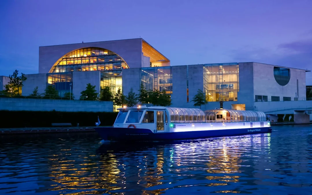 Berlin Spree River Dinner Cruise with Drinks Image 4