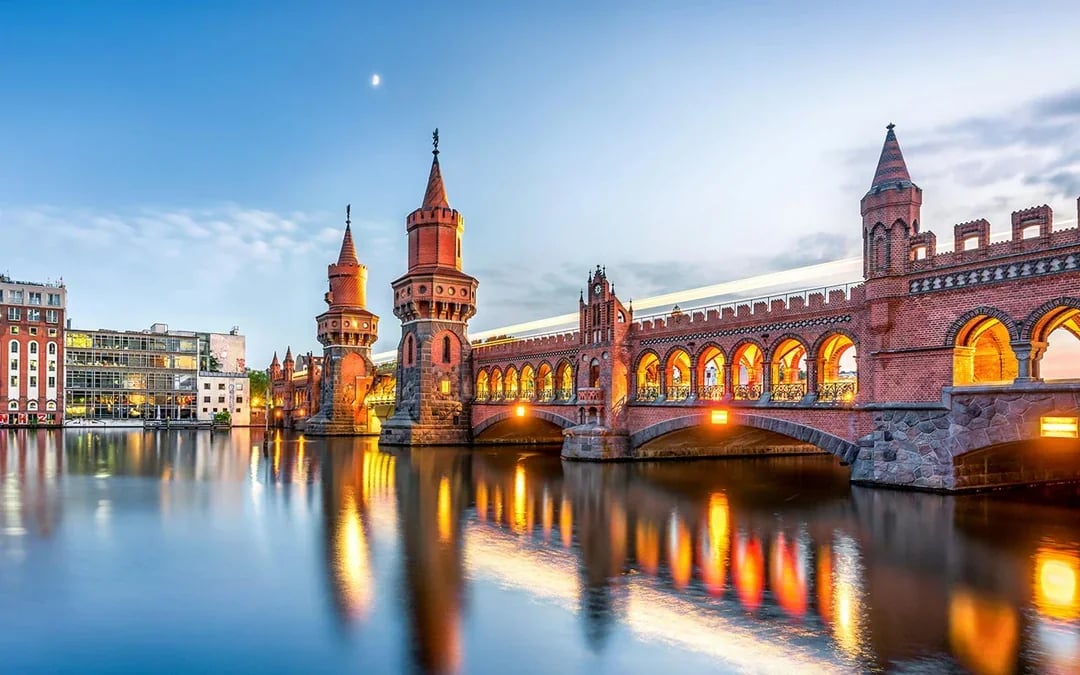 Berlin Spree River Evening Lights & Sunset Cruise Image 3