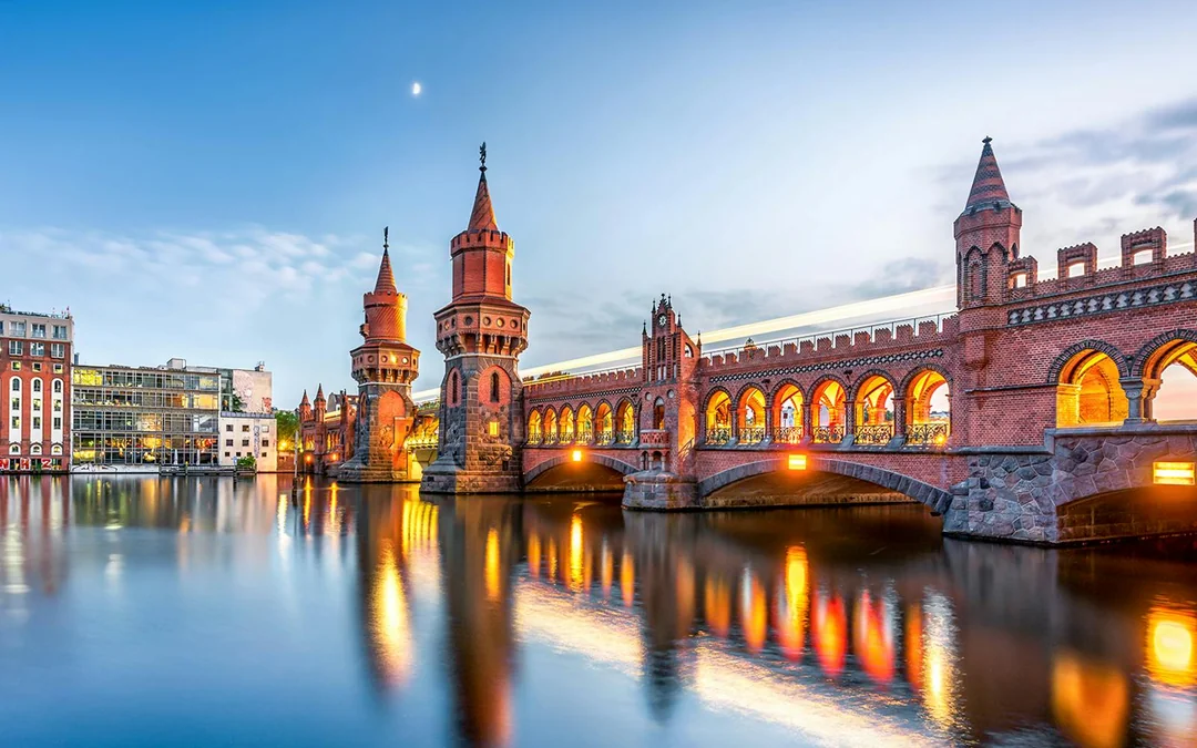 Berlin Spree River Evening Lights & Sunset Cruise Image 3
