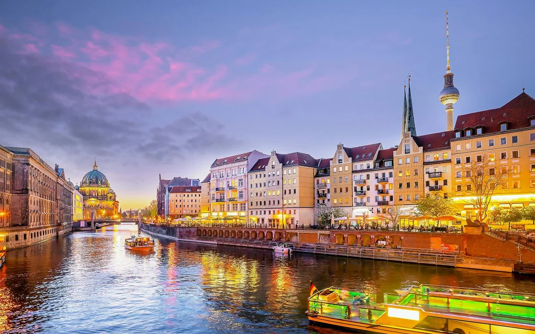 Berlin Spree River Evening Lights & Sunset Cruise Image 4