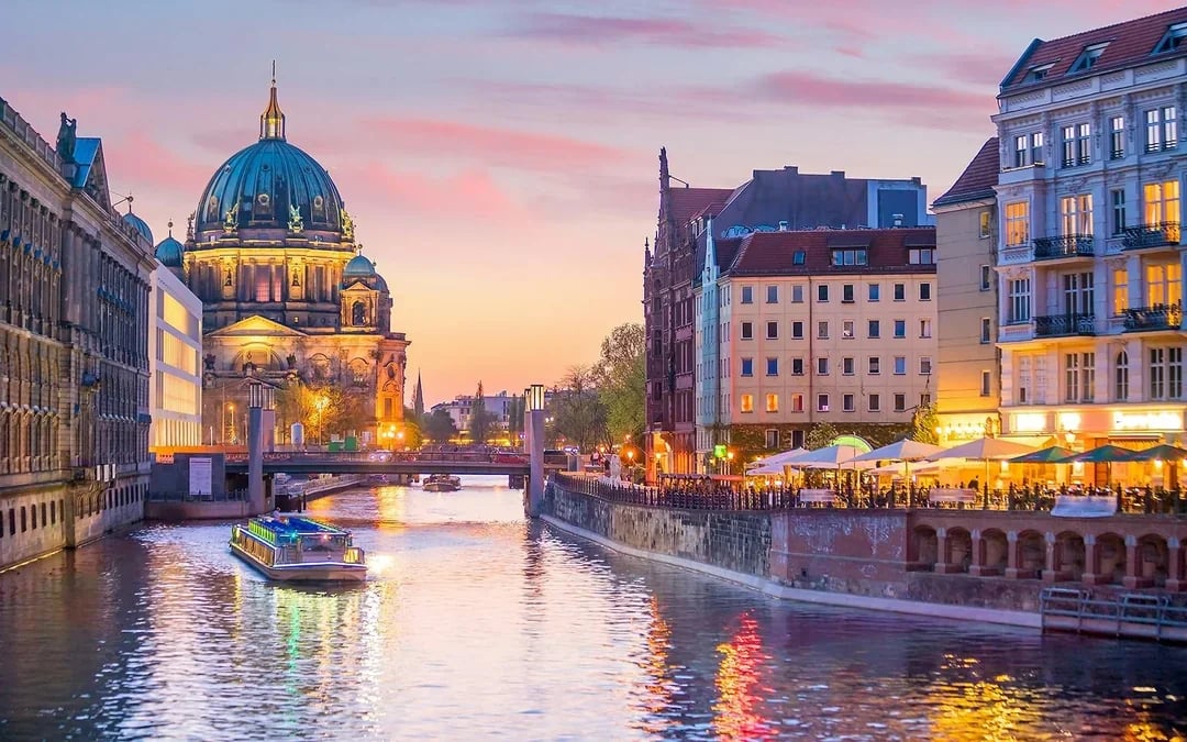 Berlin Spree River Evening Lights & Sunset Cruise Image 7