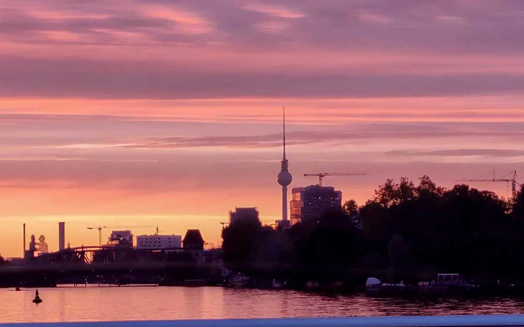 Berlin Spree River Evening Lights & Sunset Cruise Image 10
