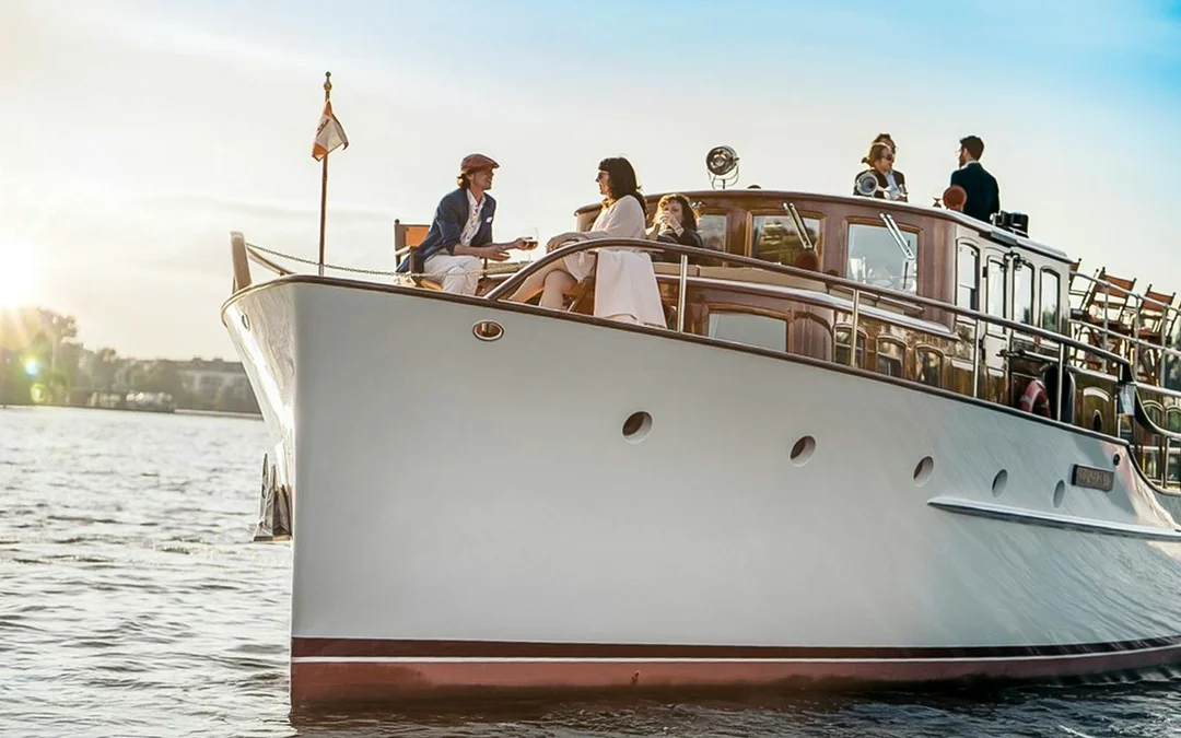 Berlin Spree River Sightseeing Cruise on a Luxury Yacht Image 11