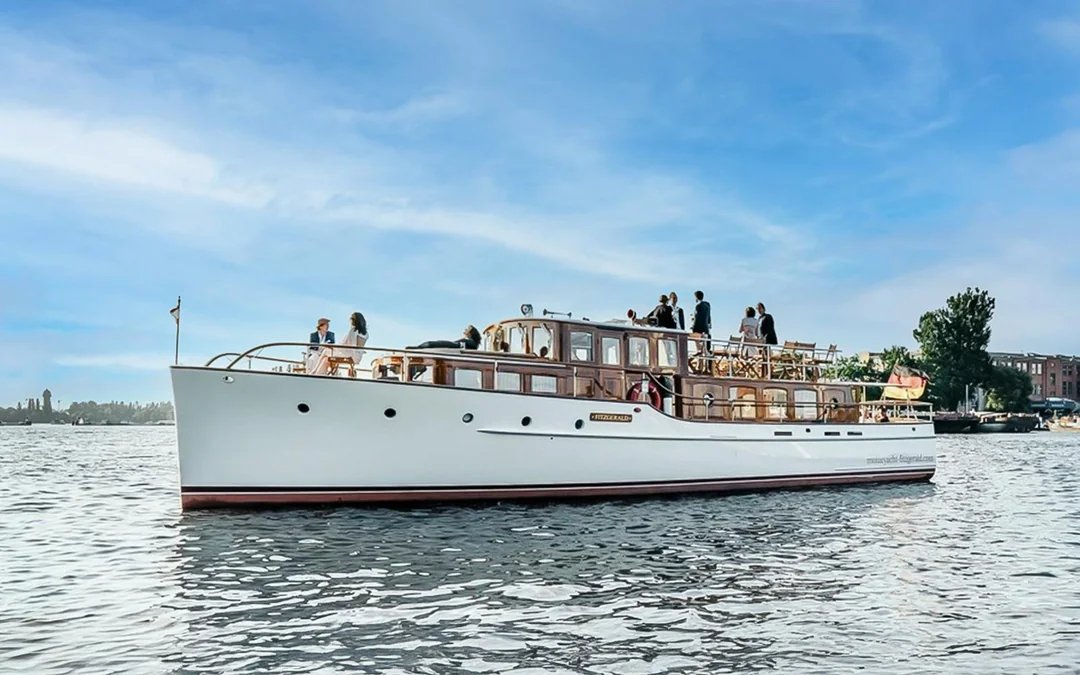 Berlin Spree River Sightseeing Cruise on a Luxury Yacht Image 3
