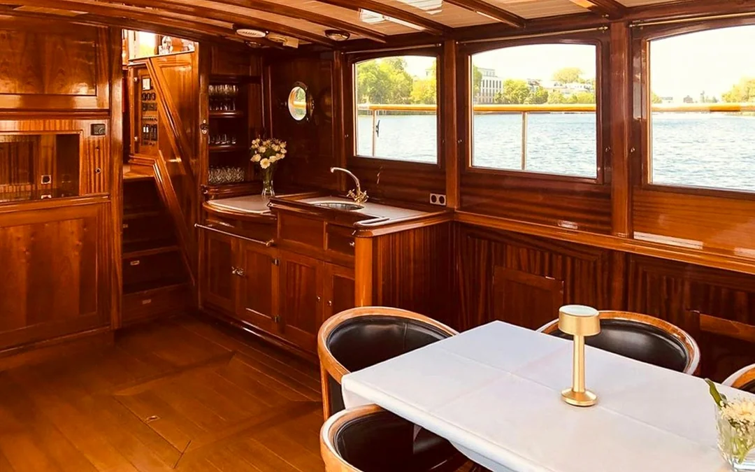 Berlin Spree River Sightseeing Cruise on a Luxury Yacht Image 4