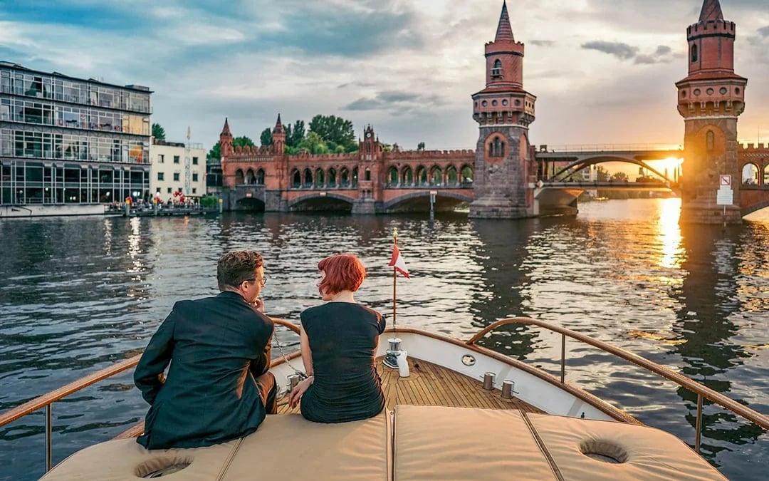 Berlin Spree River Sightseeing Cruise on a Luxury Yacht Image 7