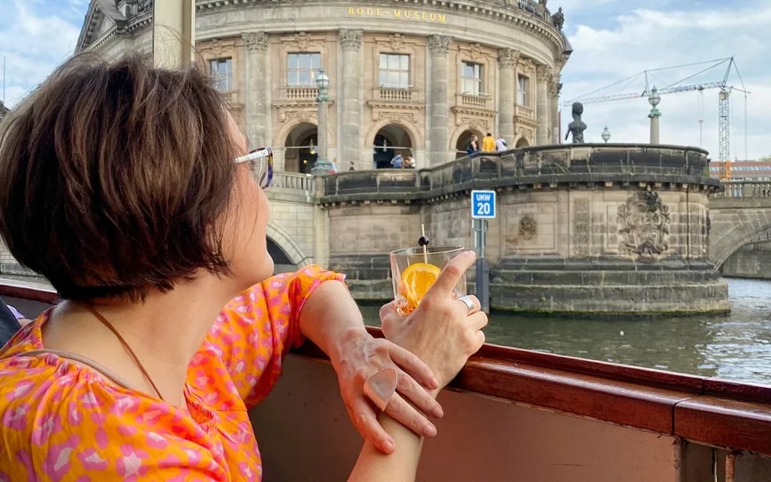 Berlin Spree River Sightseeing Cruise on a Luxury Yacht Image 9