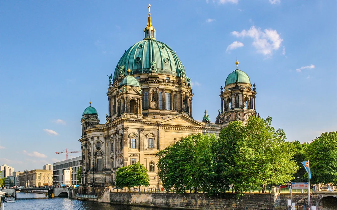 Berlin Spree River West Harbour or East-Side Sightseeing Cruise Image 3