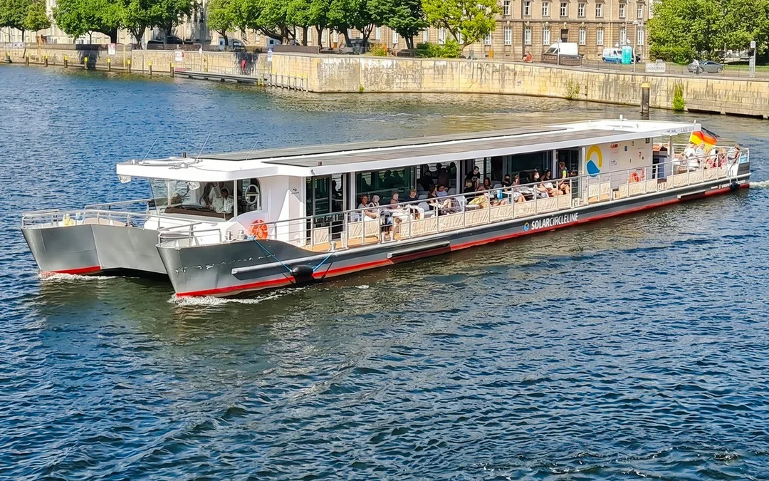 Berlin Spree River West Harbour or East-Side Sightseeing Cruise Image 4