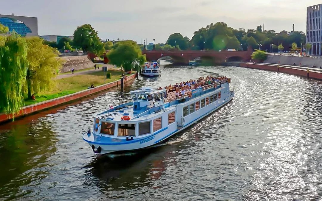 Berlin Spree River West Harbour or East-Side Sightseeing Cruise Image 7